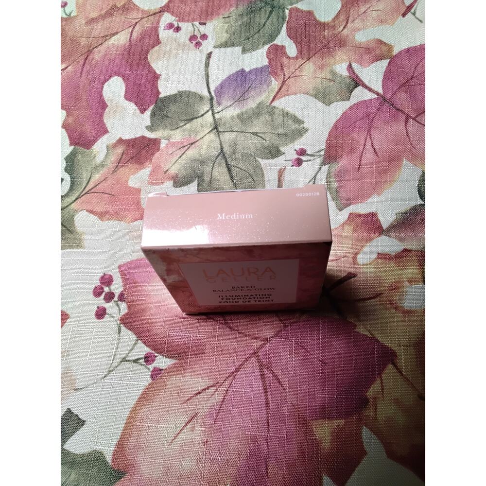 Laura Geller Baked Balance N Glow Illuminating Foundation New Medium 0.28 oz - Picture 3 of 4